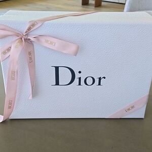 New DIOR box & ribbon  12 1/2 × 9 in